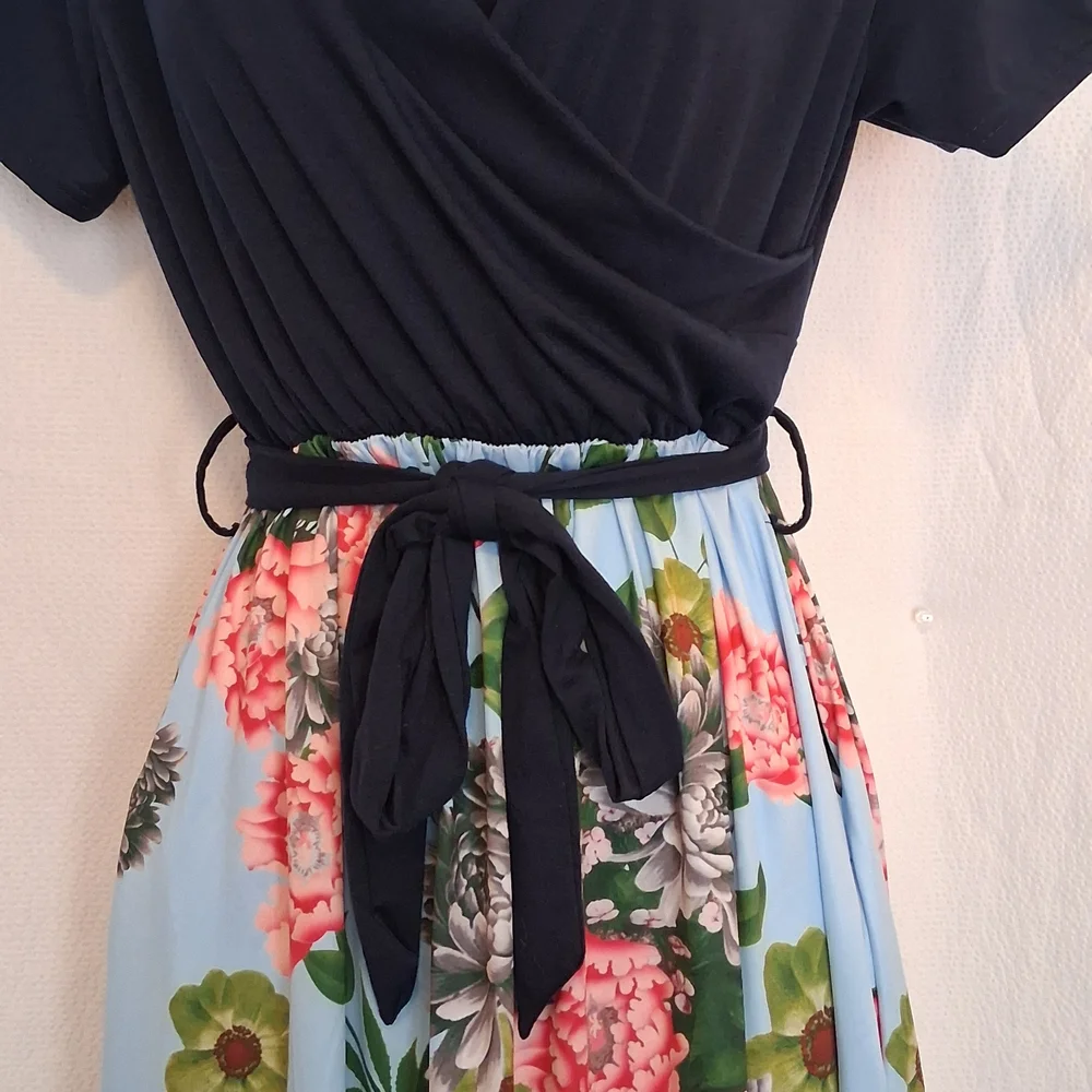 Elegant Navy Blue and Pink Floral Elastic Waist Tall Maxi Dress. - Picture 5 of 7